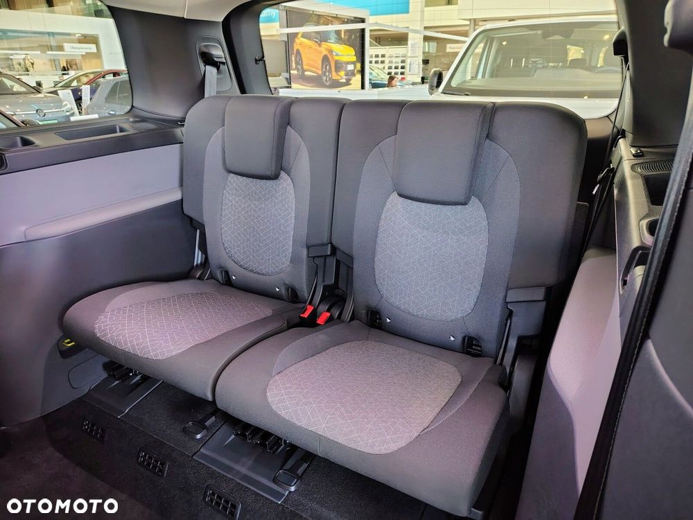 Volkswagen ID. Buzz Pro z długim rozstawem osi silnik: 210 kW (286 KM) 86 kWh / skrzynia biegów: Automatyczna 1 biegowa rozstaw osi: 3239 mm - 29