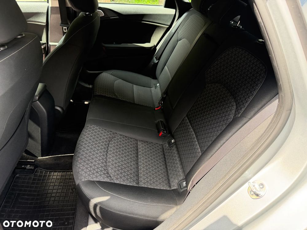Kia Ceed 1.4 L - 12