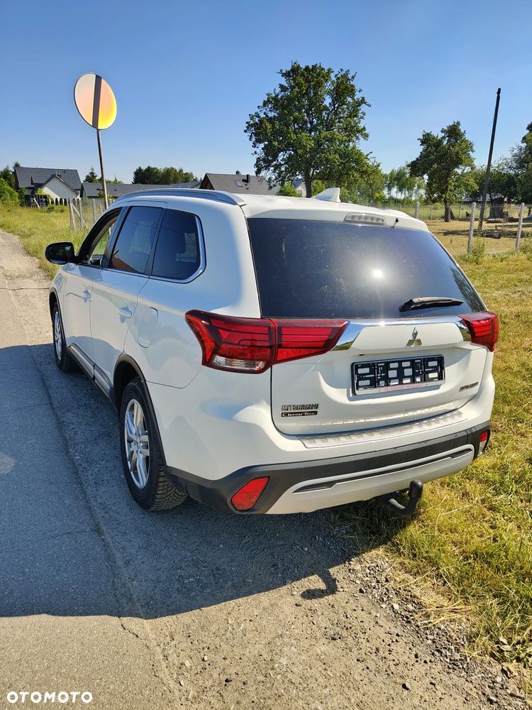 Mitsubishi Outlander - 3
