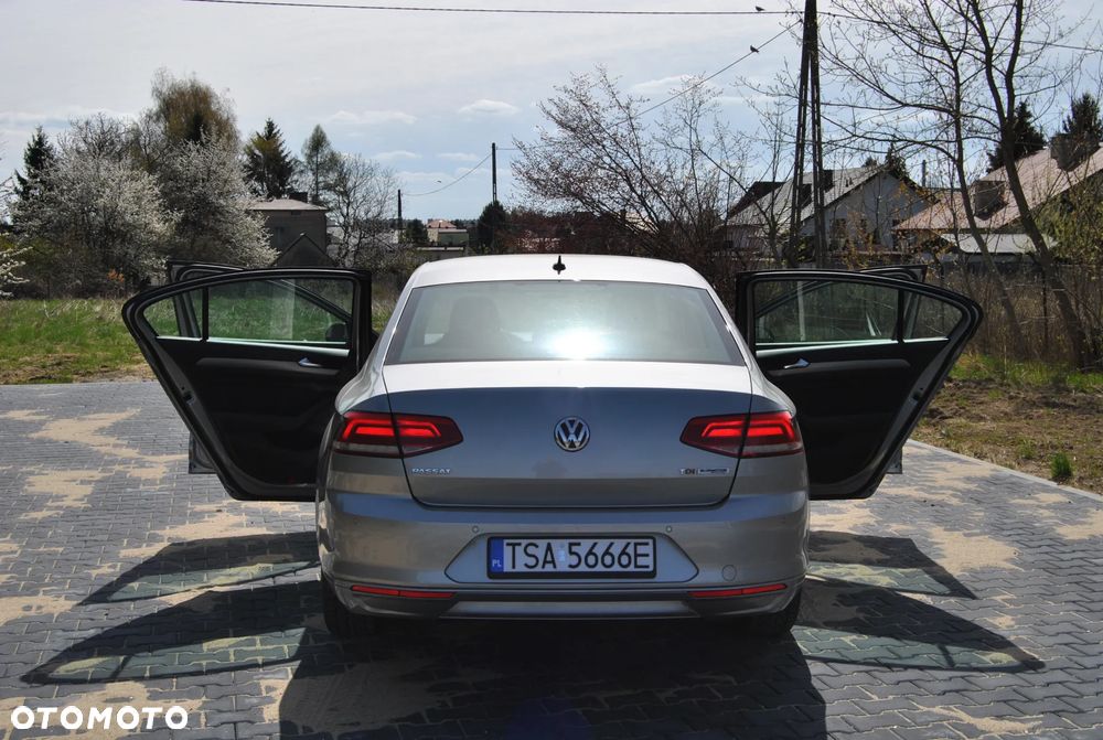 Volkswagen Passat 1.6 TDI BMT Comfortline - 10