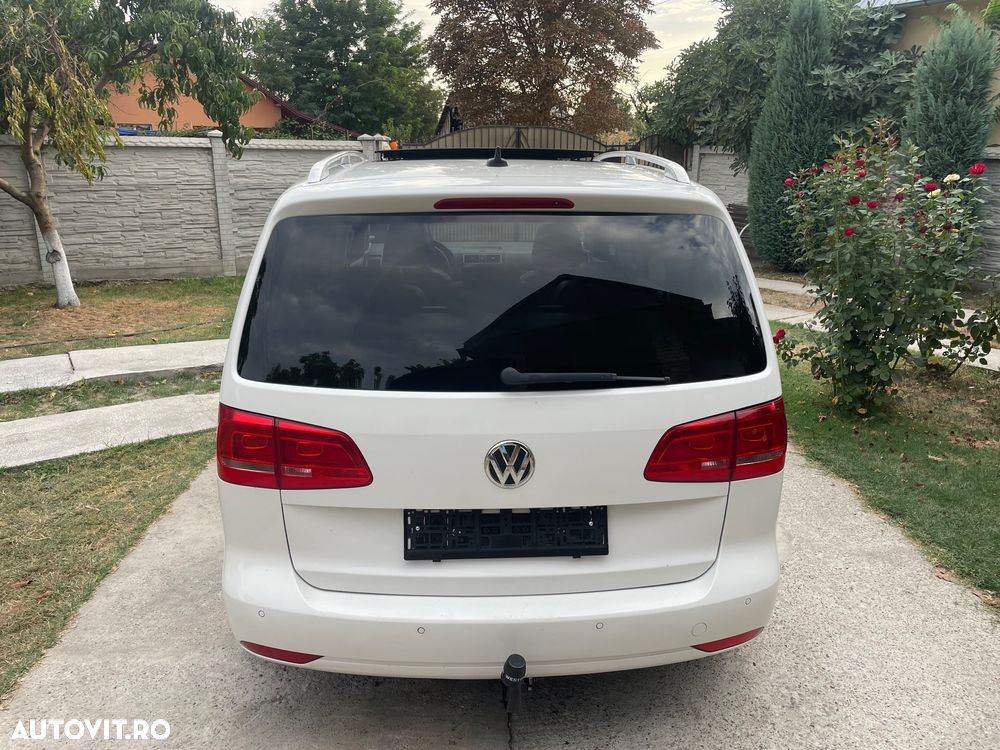 Volkswagen Touran - 11