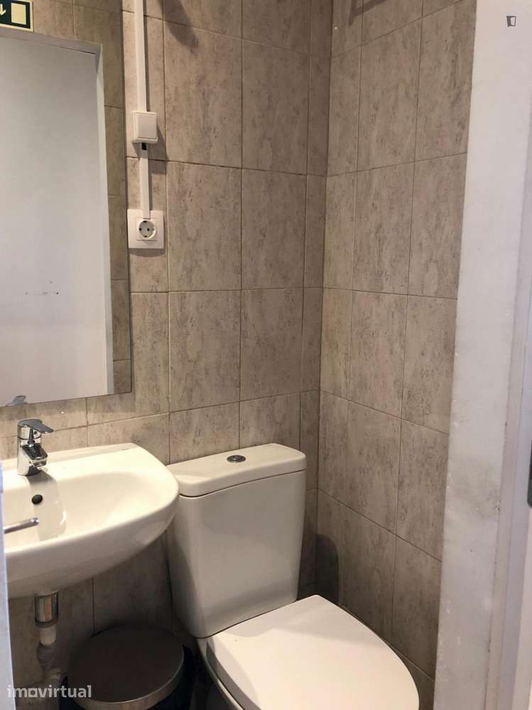 Quarto - localizado em São Sebastião Lisbon - Grande imagem: 3/13