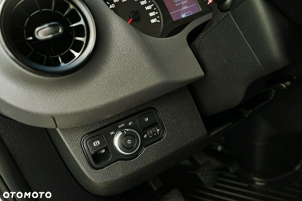 Mercedes-Benz Sprinter - 20