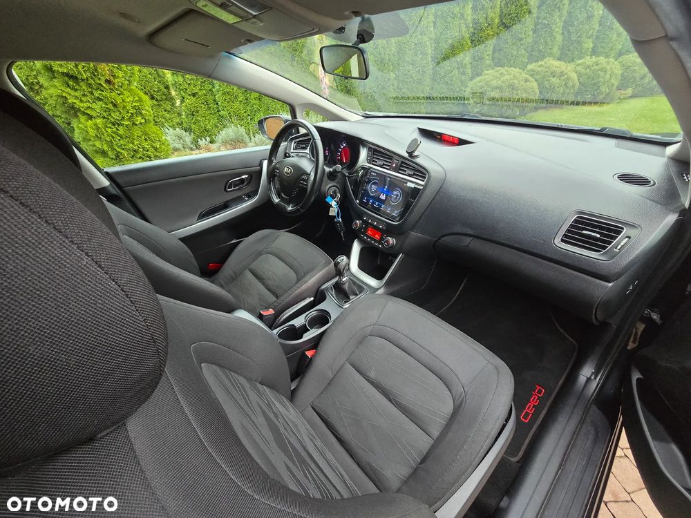 Kia Ceed - 31