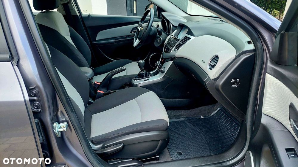 Chevrolet Cruze 1.8 LS - 21