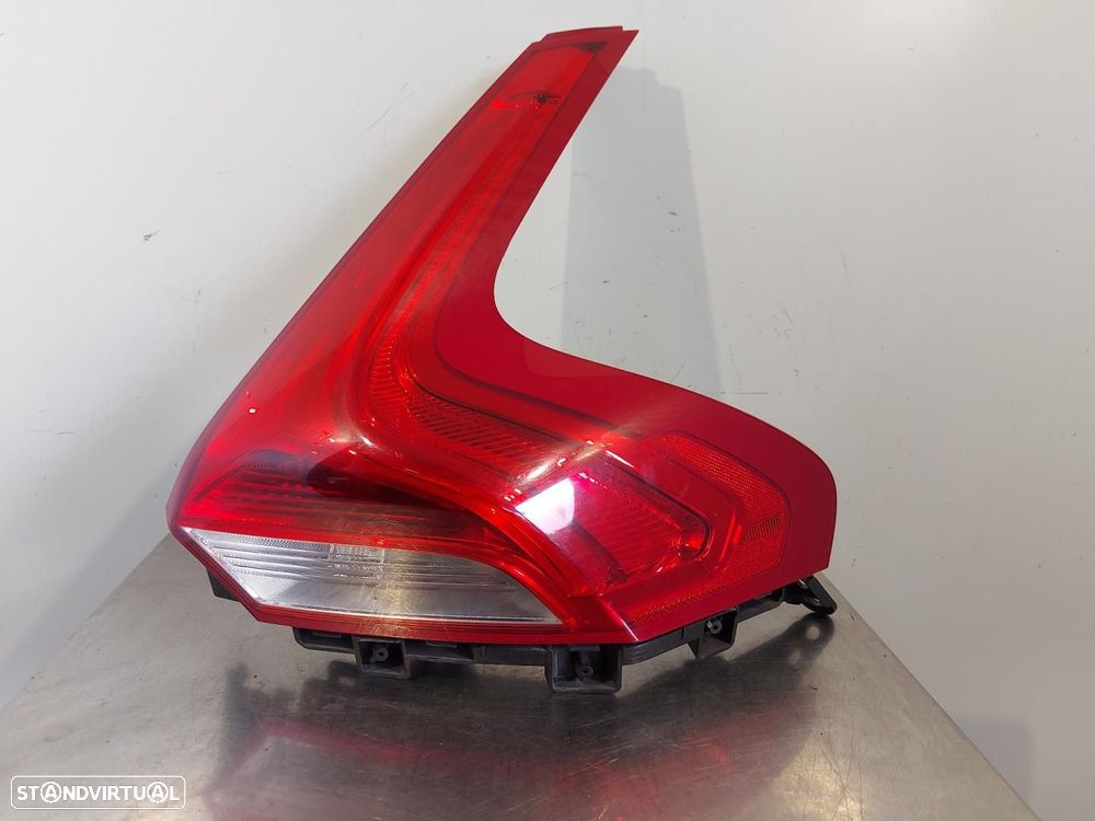 FAROLIM TRASEIRO DIREITO VOLVO V40 - 1