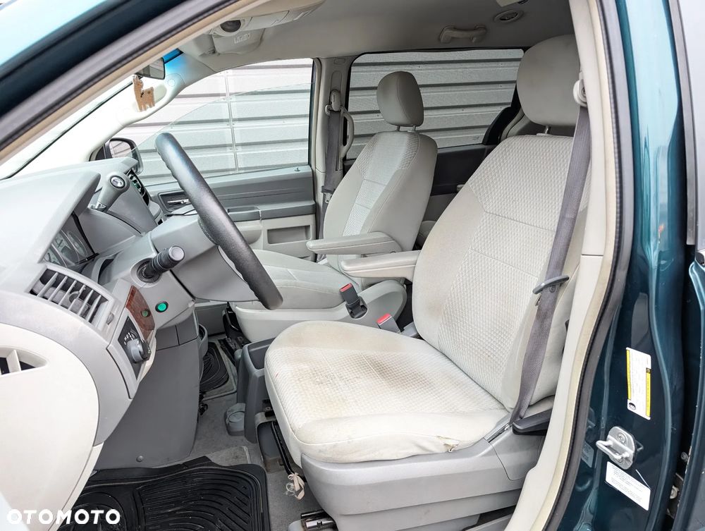 Chrysler Town & Country 3.3 LX - 7