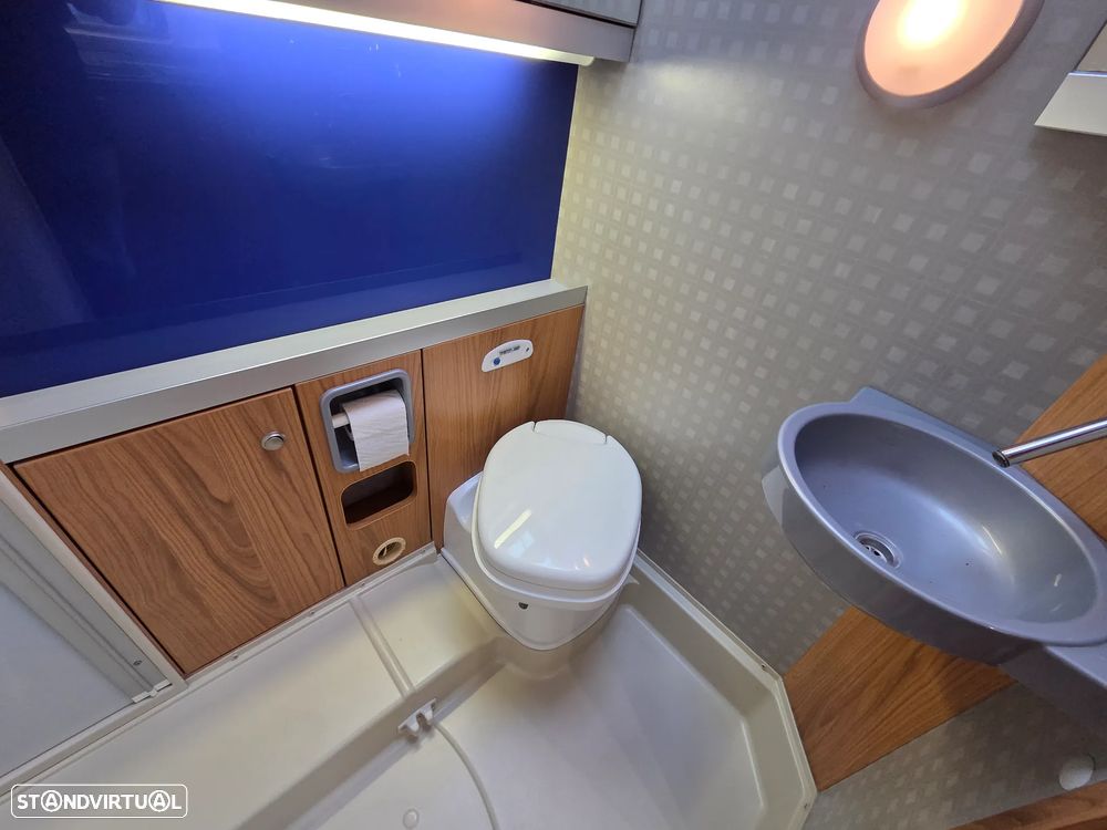Burstner Aviano 725i cama central - 36