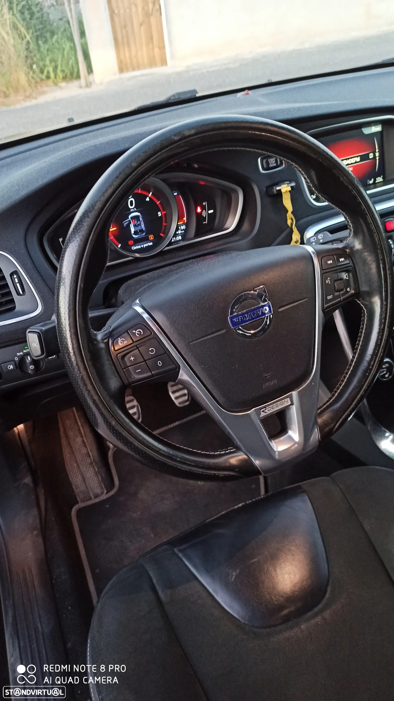 Volvo V40 2.0 D2 R-Design - 11