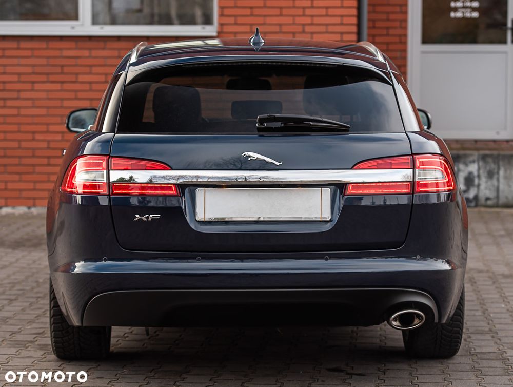 Jaguar XF 2.2 - 12