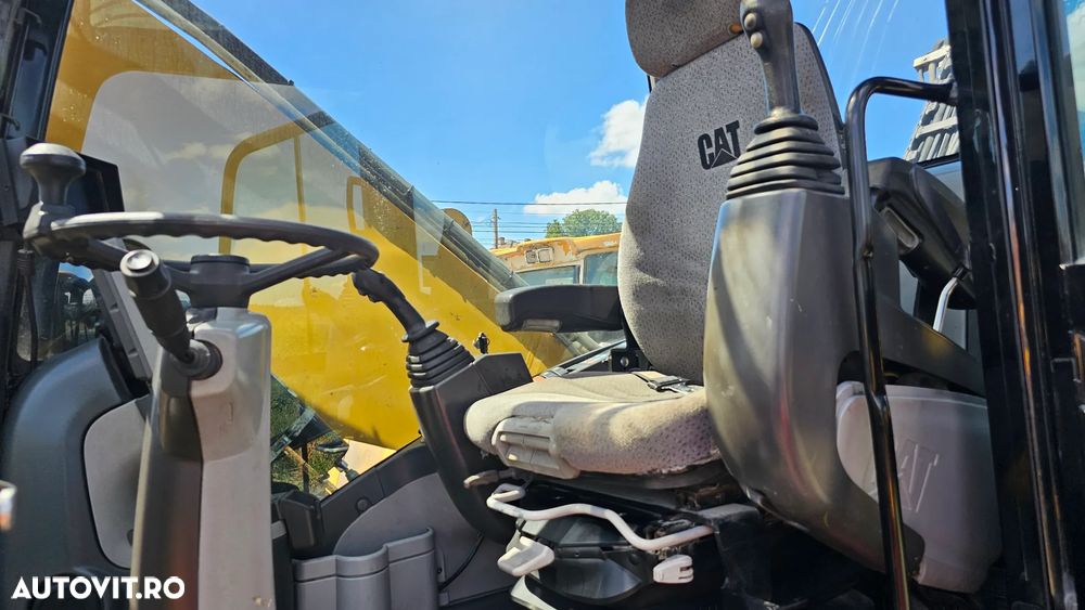 Caterpillar CAT 318 D Excavator pe roti - 7