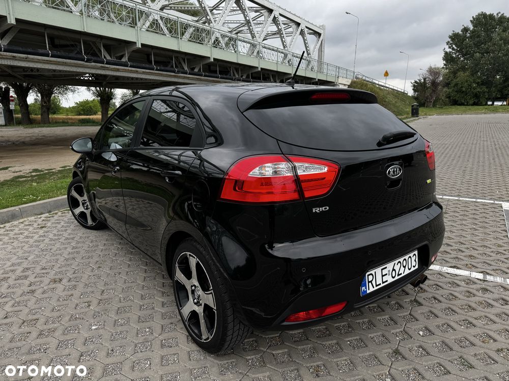 Kia Rio - 4