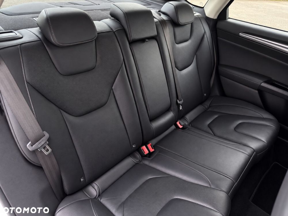 Ford Mondeo - 36