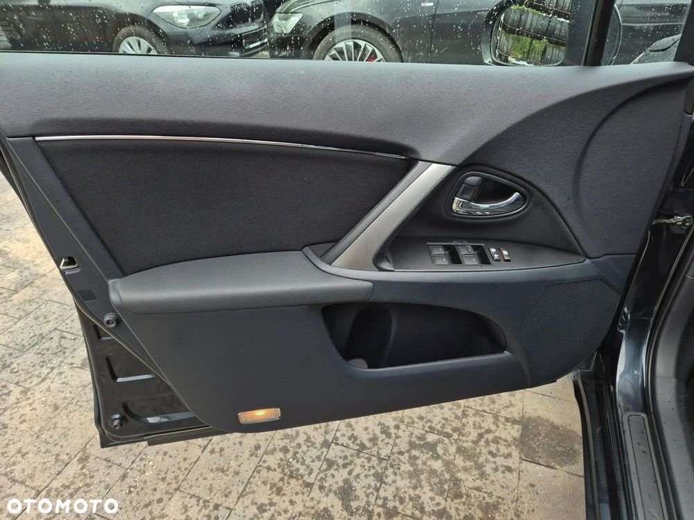 Toyota Avensis - 12