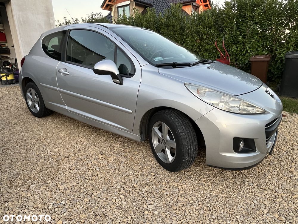 Peugeot 207 2009 photo 2