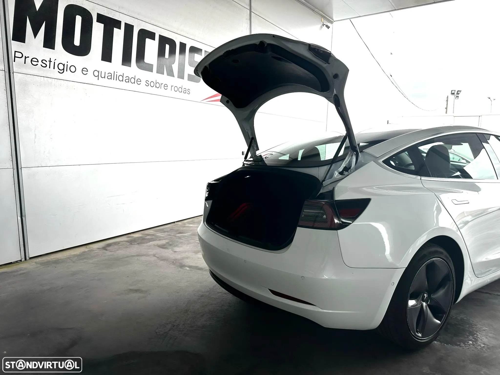 Tesla Model 3 Standard Range Plus RWD - 4
