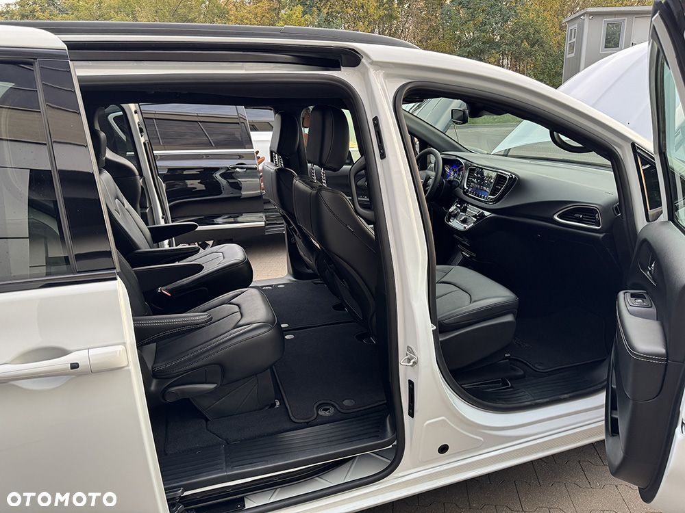 Chrysler Pacifica - 18