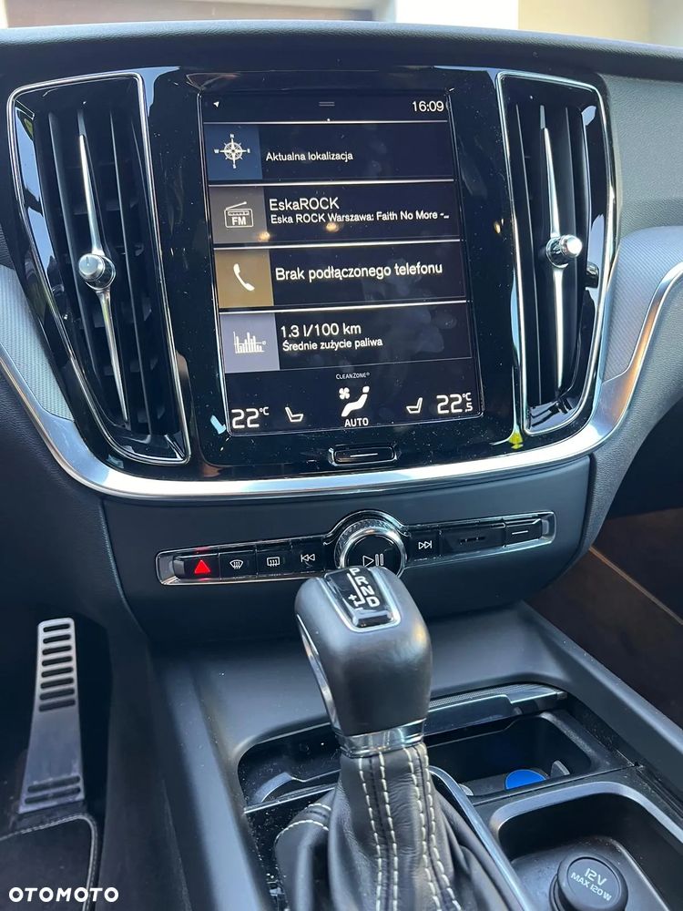 Volvo V60 T4 R-Design - 17