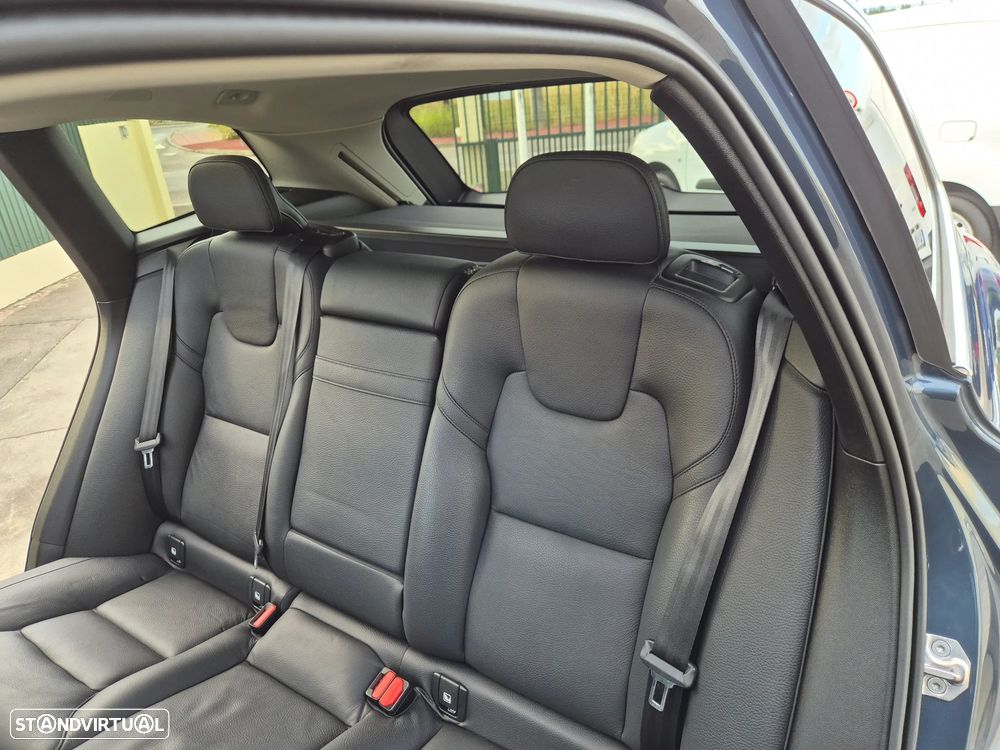 Volvo XC 60 2.0 T6 PHEV Inscription AWD - 32