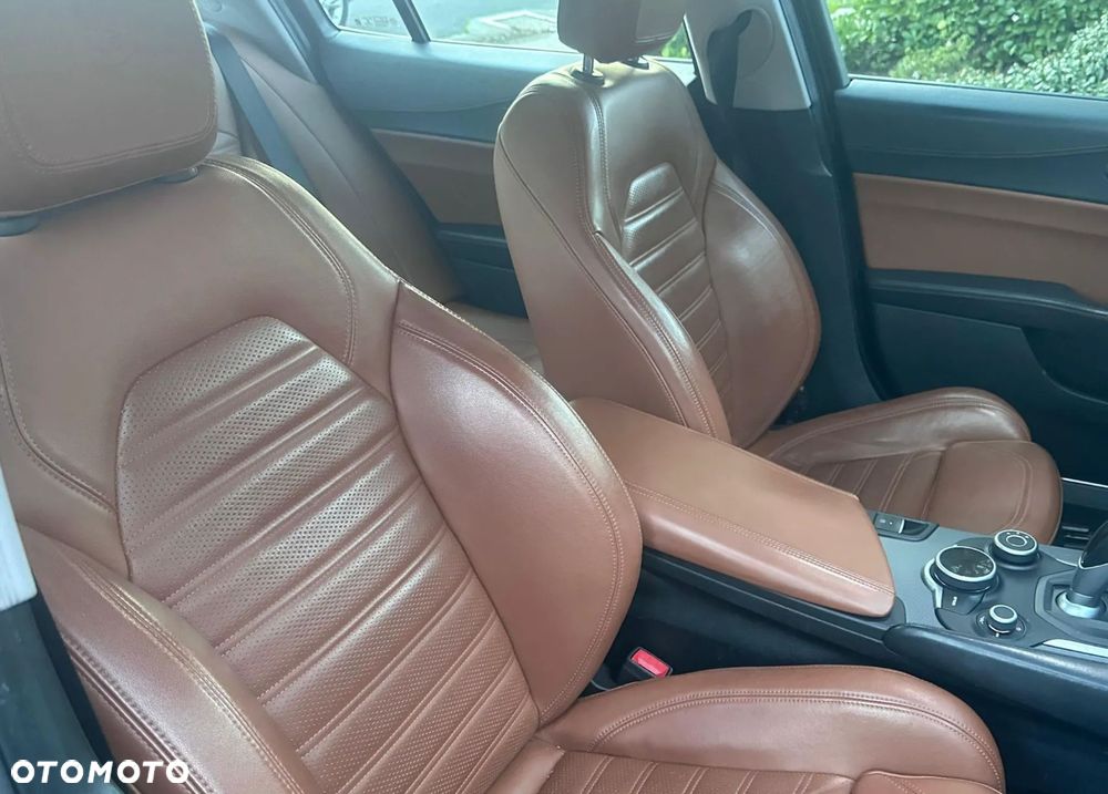 Alfa Romeo Giulia 2.0 Turbo TI Q4 - 15