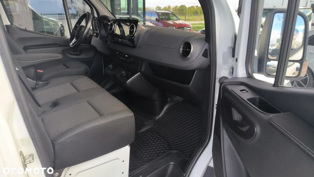 Mercedes-Benz Sprinter - 12