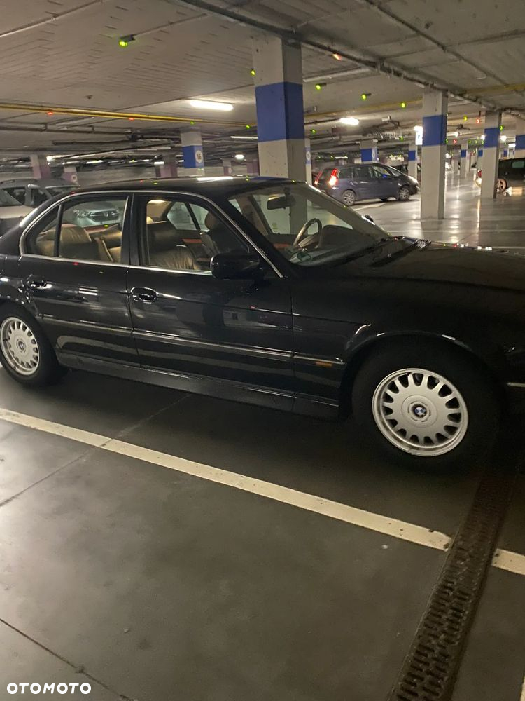 BMW Seria 7 735i - 7