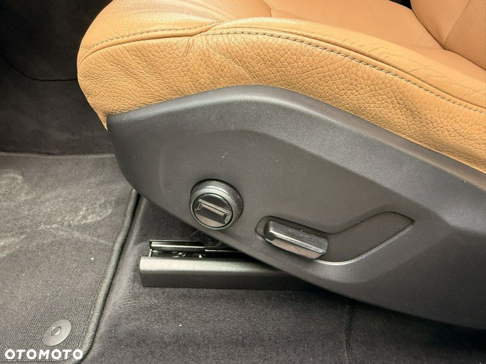 Volvo XC 60 D4 AWD Momentum - 33