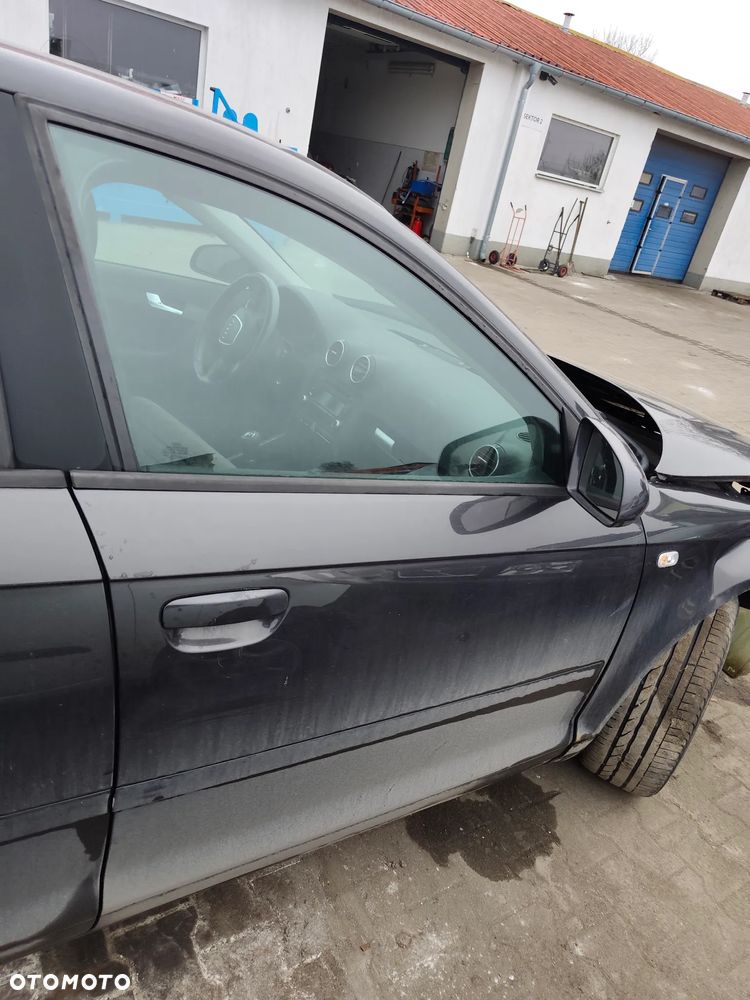 AUDI A3 8P 2008 r. 1,9d na części drzwi szyby fotel zamek podsufitka lampa zderzak klapa itp - 7