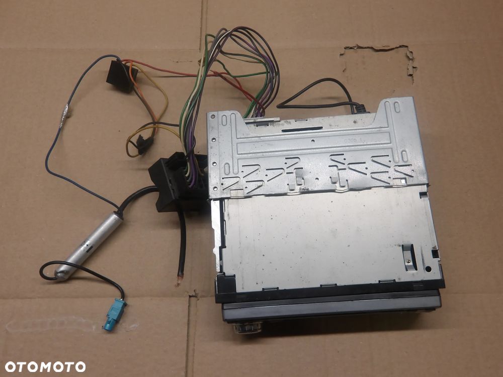VW FOX 1.2B 3D 05-11R RADIO KD-G201 - 2