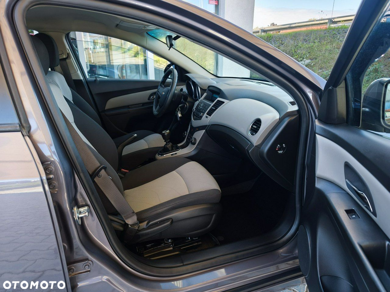 Chevrolet Cruze 1.6 LS+ - 16