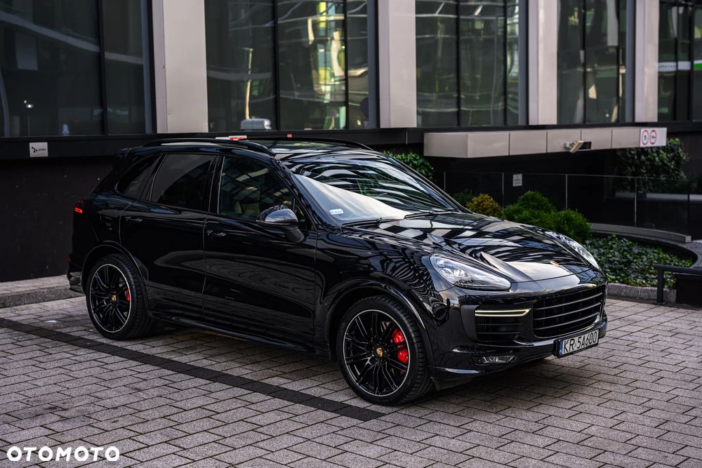Porsche Cayenne - 1