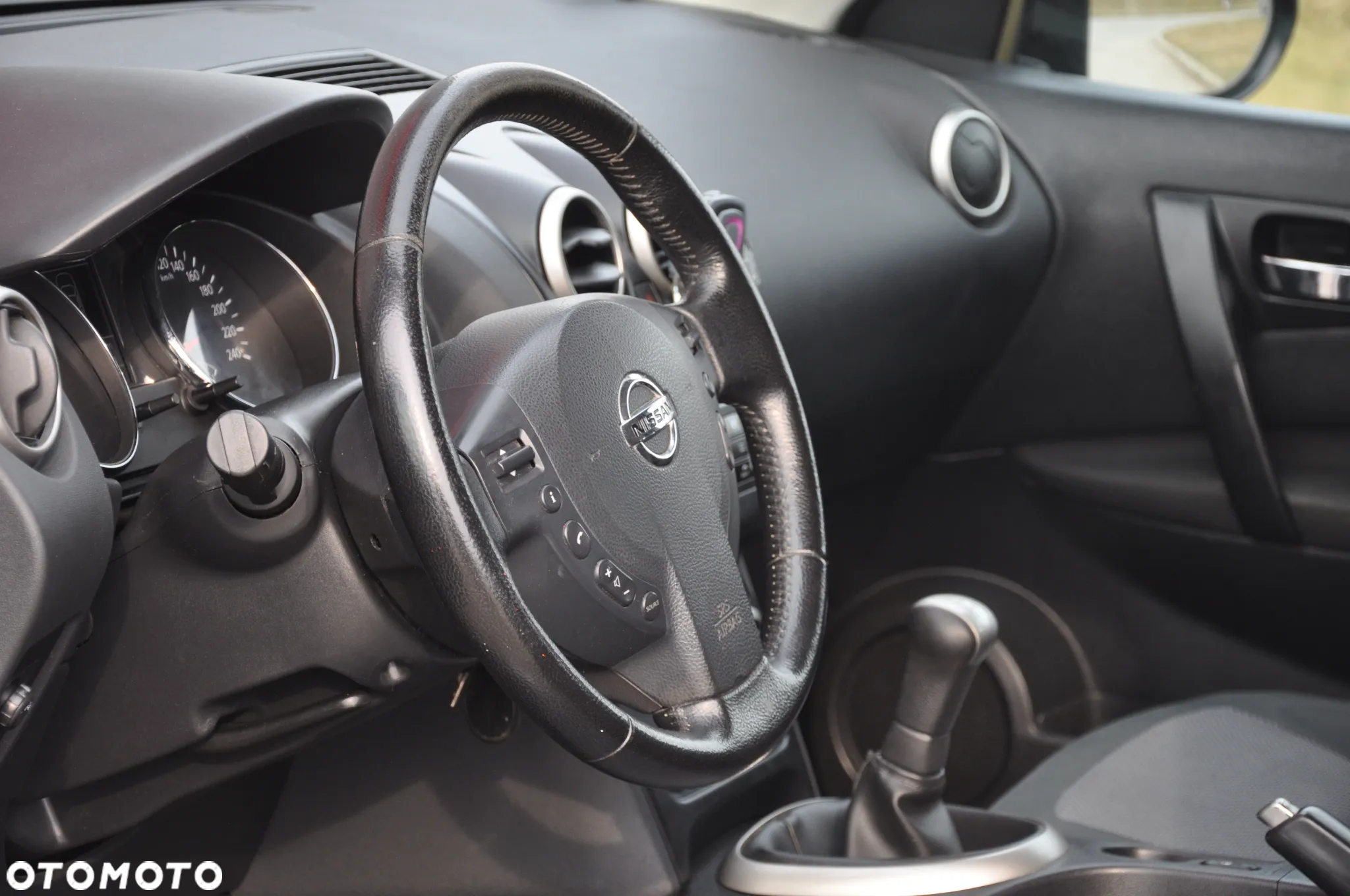Nissan Qashqai - 25