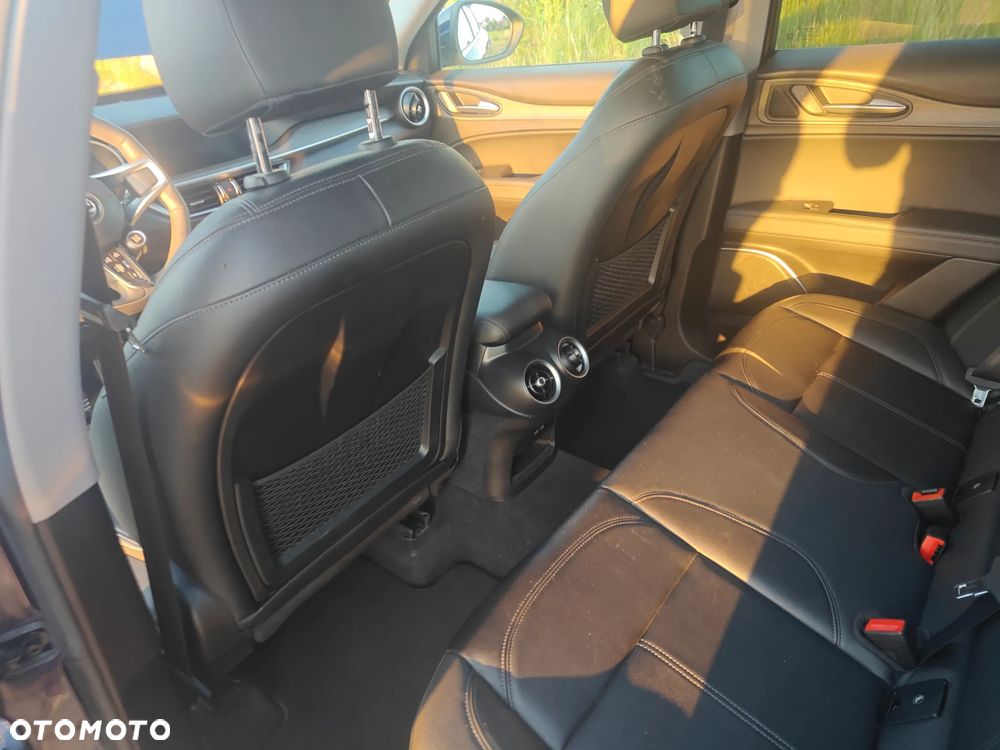 Alfa Romeo Stelvio 2.0 Turbo 16V AT8-Q4 Ti - 18