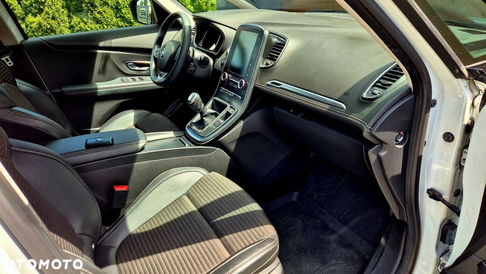Renault Grand Scenic - 12