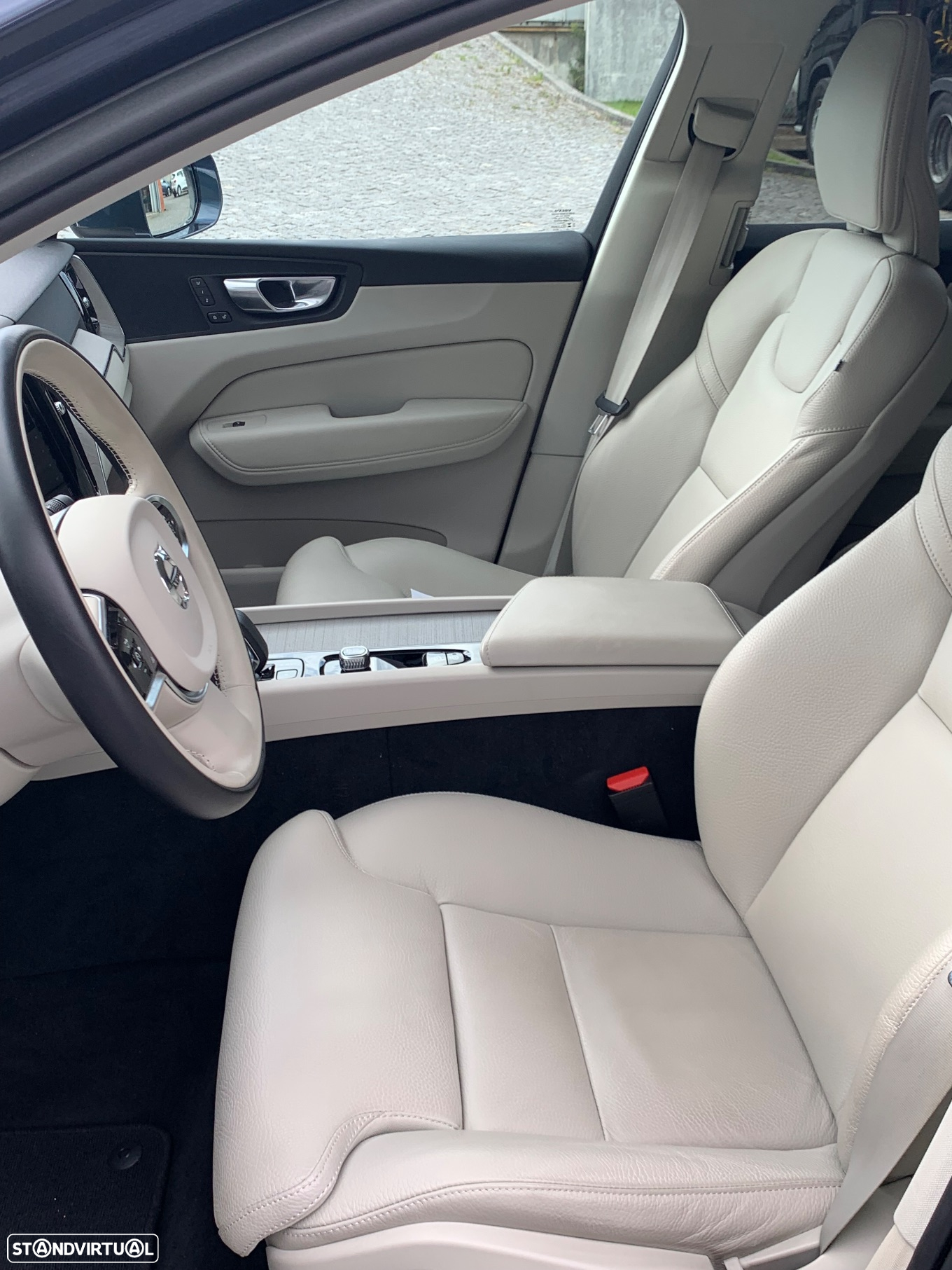 Volvo XC 60 2.0 B4 Plus Bright - 2