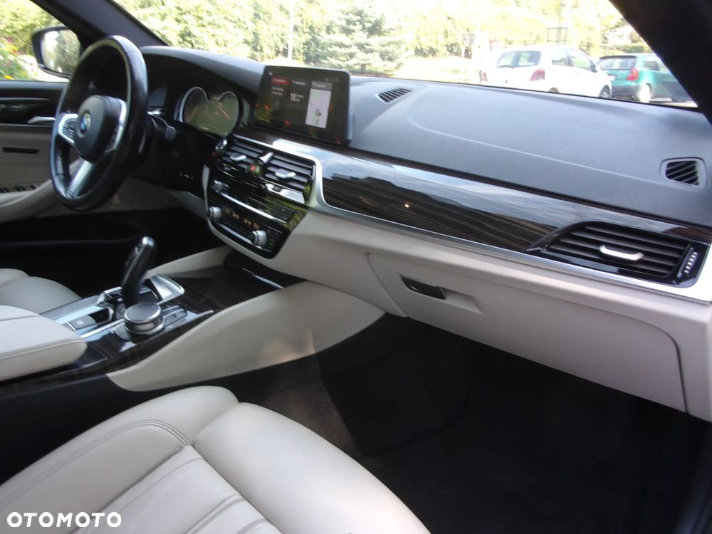 BMW Seria 5 530i xDrive Luxury Line - 29