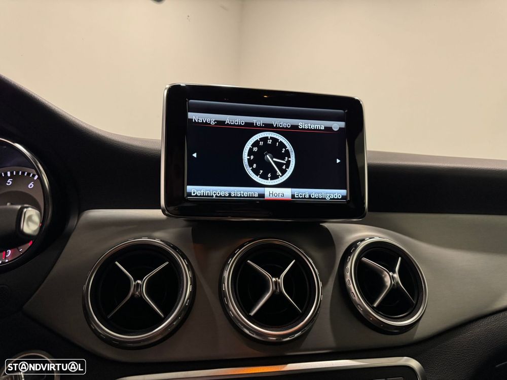 Mercedes-Benz GLA 200 - 35