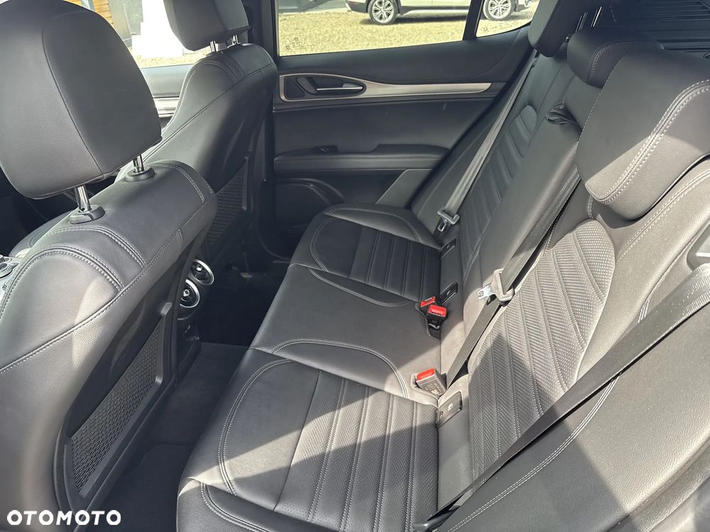 Alfa Romeo Stelvio 2.0 Turbo Veloce Q4 - 11