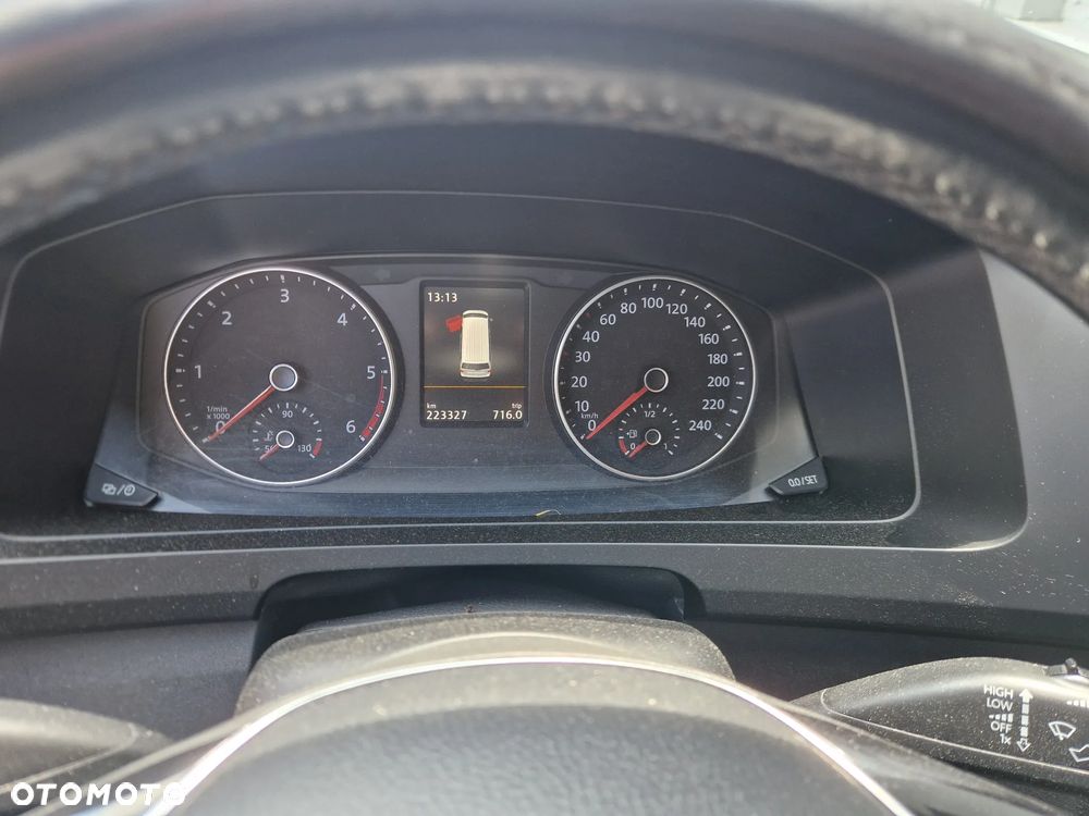 Volkswagen Caravelle - 7