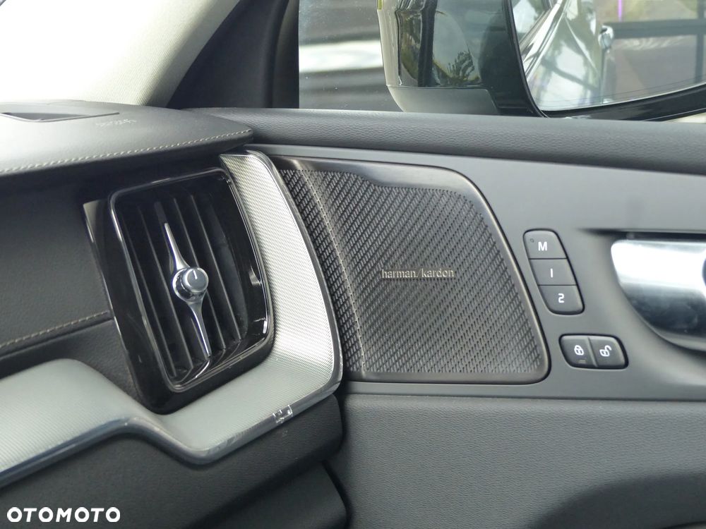 Volvo XC 60 B5 B AWD Ultra Dark - 24