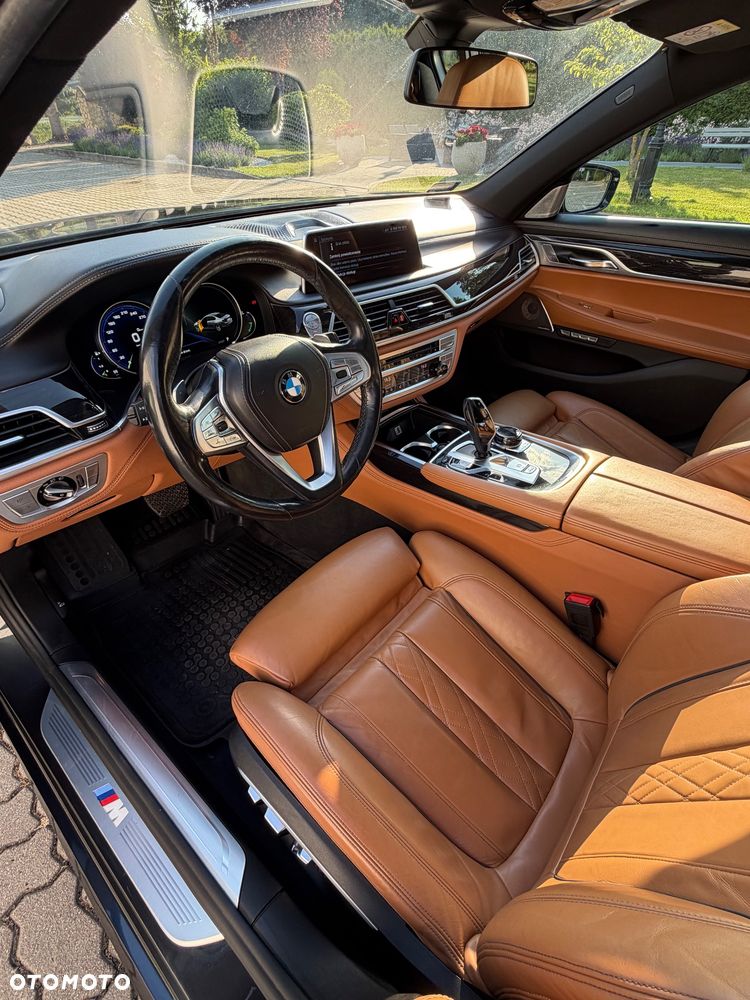 BMW Seria 7 750i xDrive - 21