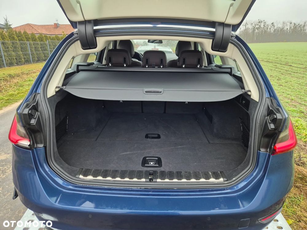 BMW Seria 3 318d Sport Line Shadow - 11