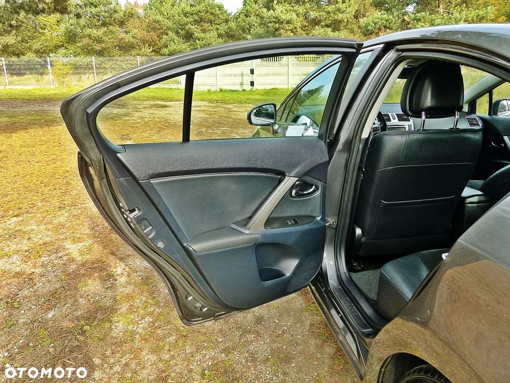 Toyota Avensis 1.8 Premium - 21