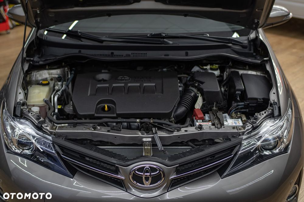 Toyota Auris 1.6 Premium + - 5