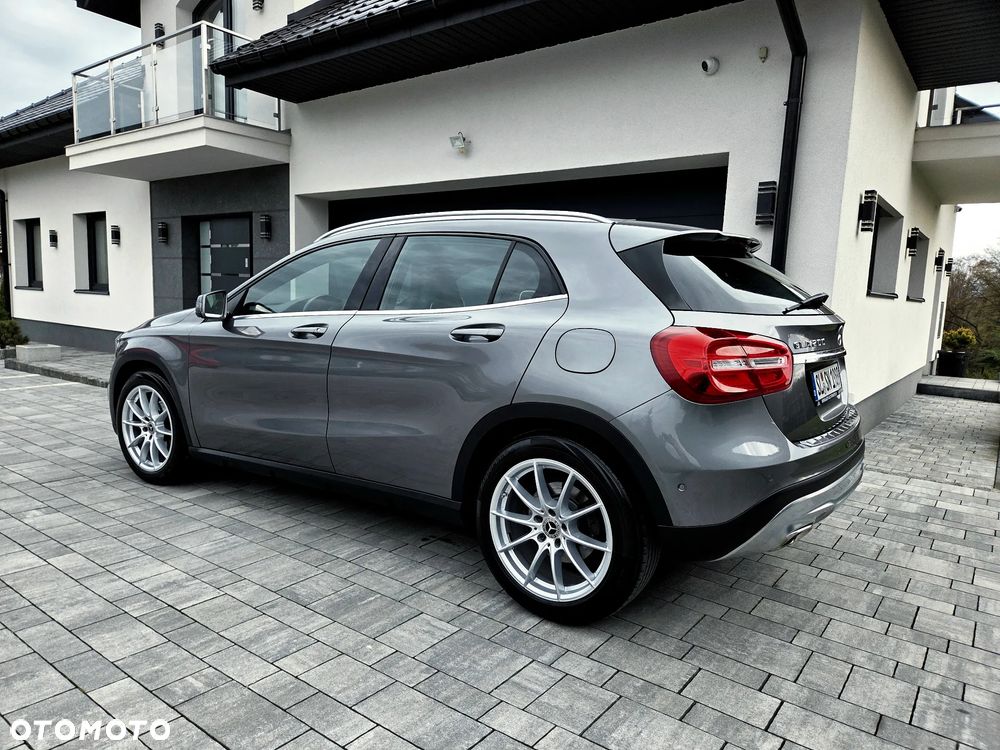 Mercedes-Benz GLA 200 - 11