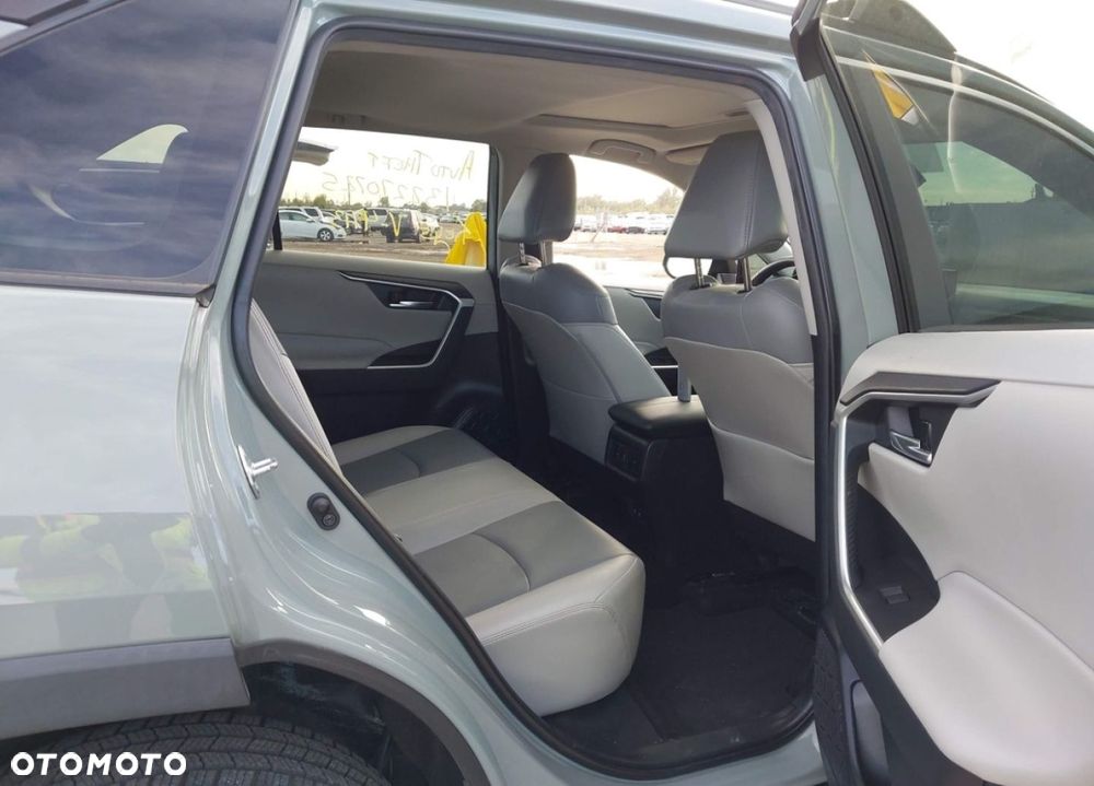 Toyota RAV4 - 8