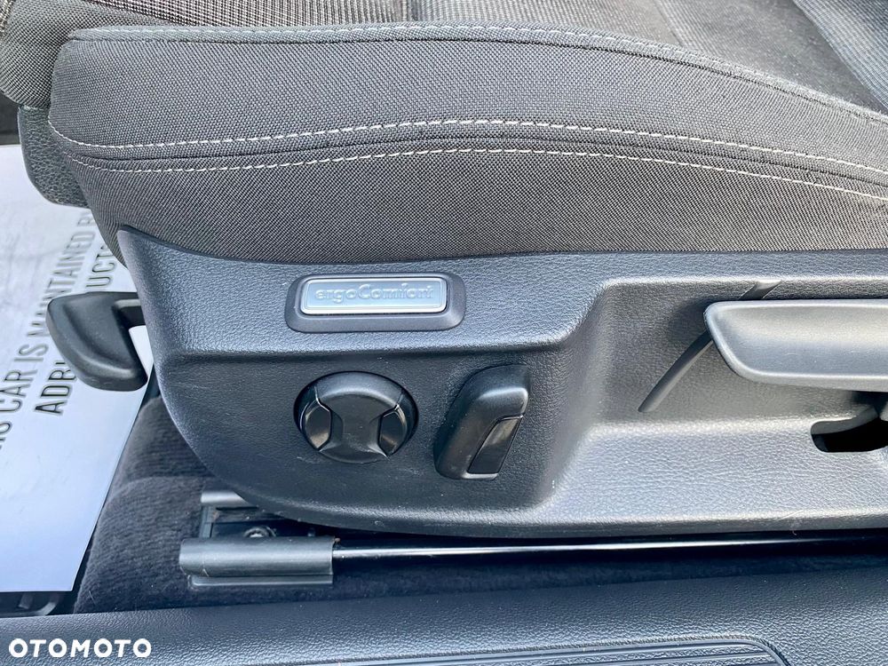 Volkswagen Passat 1.5 TSI OPF DSG Highline - 17