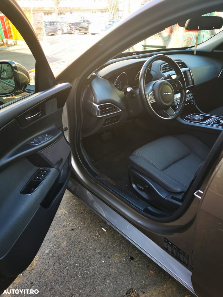 Jaguar XE 2.0 Portfolio - 11