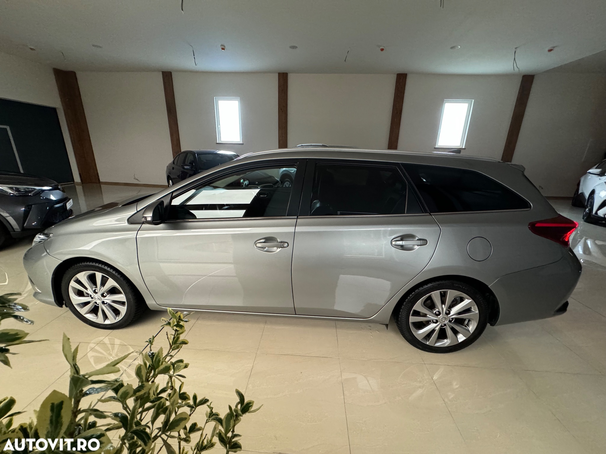Toyota Auris 1.8 VVT-i Hybrid Automatik Touring Sports Edition-S - 6