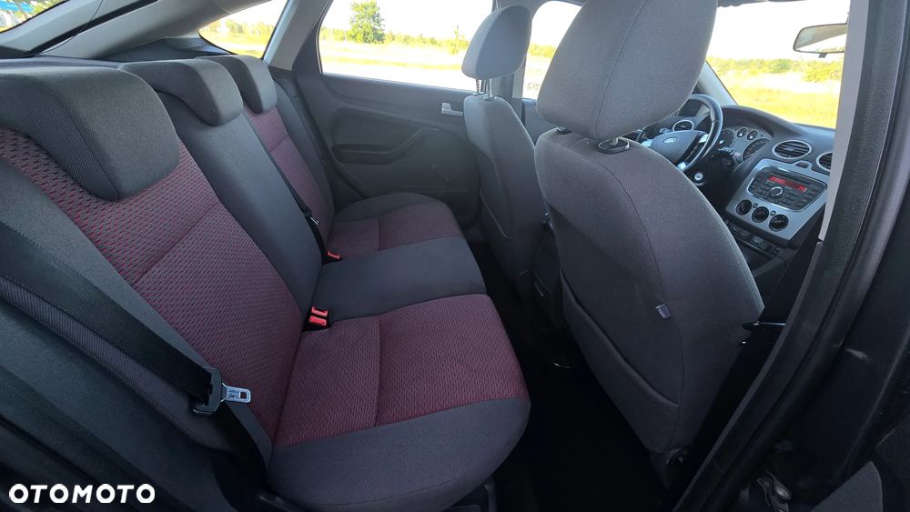 Ford Focus 1.6 16V Ambiente - 12